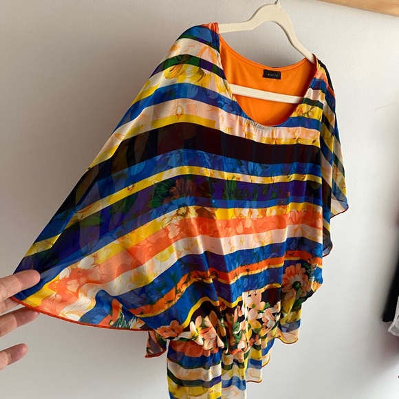 West Kei multicolored blouse, size small, great condition. Lining. - Picture 5 of 12